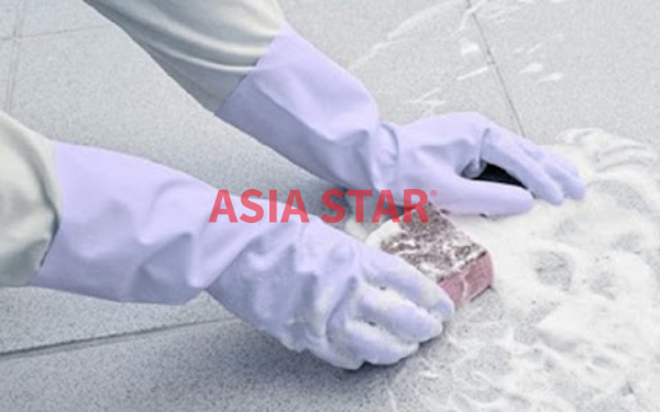 Phản ứng hóa học với chất tẩy rửa 