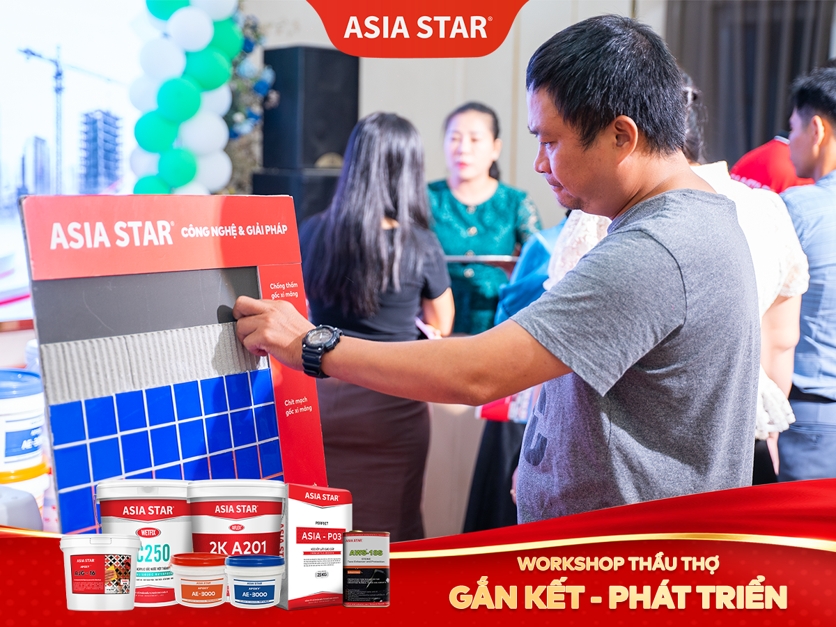 Anh em Thầu/Thợ trải nghiệm trực tiếp chất lượng vật liệu chống thấm của Asia Star tại sự kiện